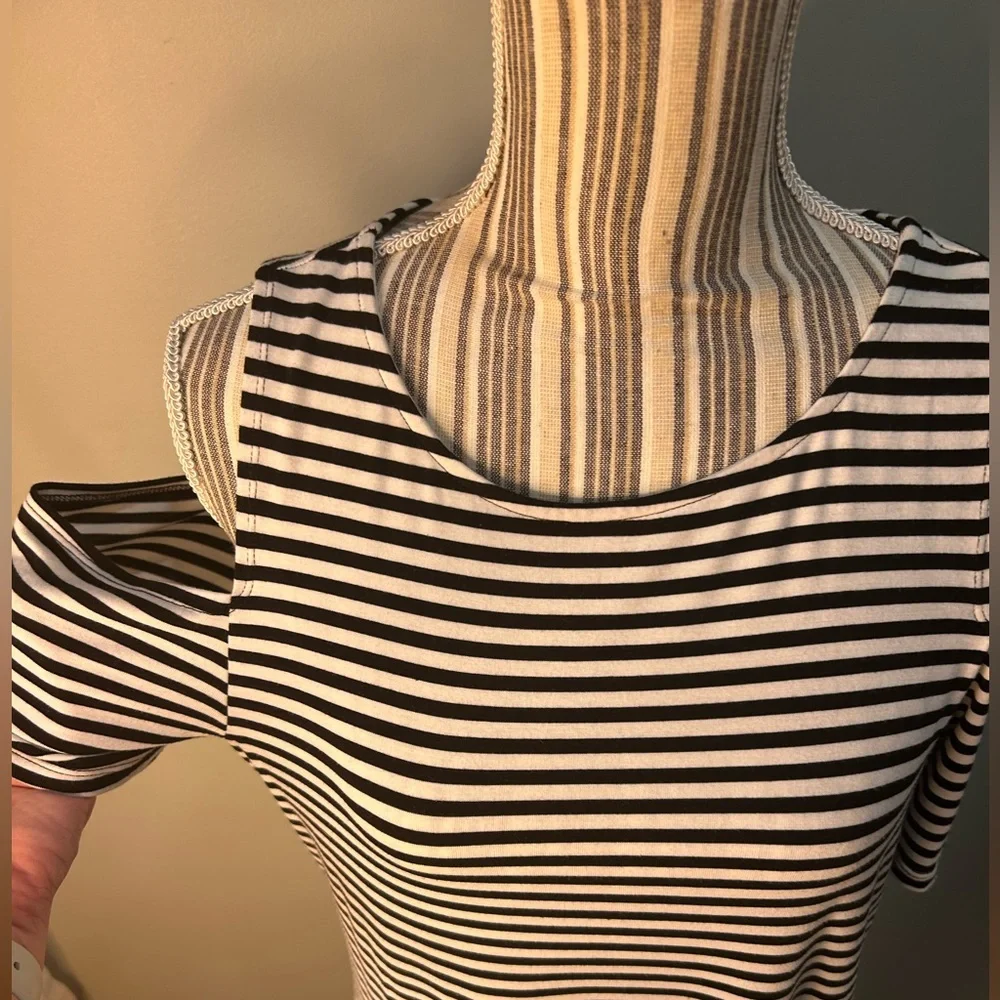 Torrid Striped Cold Shoulder Bodycon Dress Black and White Stripes Size 00/L - Picture 6 of 9